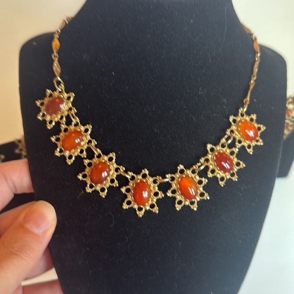 Vintage Elegant Gold and Orange Jewelry Set - Picture 2 of 8